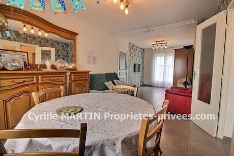 45000 - Orléans - Maison de ville, idéalement située (Faubourg Bannier) d'environ 104 m2, comprenant 5 pièces dont 4 chambres, proche commerces et transports en commun. Le rez-de-chaussée comprend une entrée avec double wc, un salon-séjour, une cuisi...