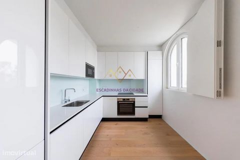 Descubra o melhor que Lisboa tem para lhe oferecer neste empreendimento de Luxo, onde o design contemporâneo se funde com o requinte dos materiais de excelência. Uma combinação perfeita de modernidade, conforto e sofisticação, junto ao Jardim do Camp...