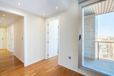 Si estás buscando un piso espacioso, moderno y pensado para disfrutar en familia, esta vivienda puede ser justo lo que necesitas. Ubicada en una sexta planta con orientación suroeste, esta propiedad de 119 m² construidos ofrece luz natural durante to...