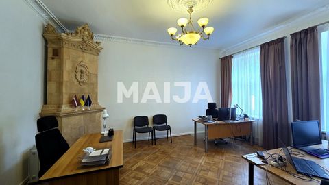 Eine geräumige Wohnung im Zentrum von Riga. Vier Zimmer und Hauswirtschaftsräume. Sorgfältig restaurierter Topfofen, originale Holzvertäfelung an der Decke in einem Raum. Es wird derzeit für 720 Euro/Monat vermietet. Es kann mit oder ohne Mieter verk...