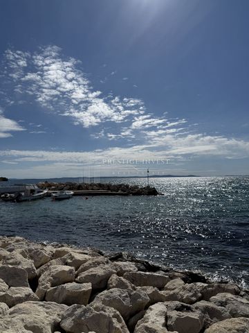 Location: Zadarska županija, Nin, Zaton. Zum Verkauf steht das Apartment STAN 7, gelegen im 2. Stock eines luxuriösen Neubaus in Zaton, in unmittelbarer Nähe zum Meer – nur 20 Meter vom gepflegten Strand entfernt. Das Gebäude befindet sich im Bau und...