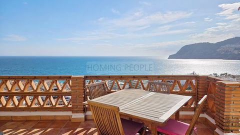 LOCATION TEMPORAIRE, DISPONIBLE JUILLET ET AOÃ›T, POUR UN MOIS MINIMUM (*). Maison en mitoyennetÃ©, orientÃ©e sud-ouest avec garage privÃ© et deux grandes terrasses, situÃ©e Ã deux minutes en voiture du centre et de la plage. INTERIEUR. ETAGE PRINCIP...