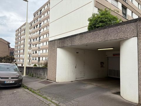 NANCY ANATOLE FRANCE, SANTIFONTAINE 21 RUE ABBE GRIDEL GARAGE DANS PARKING SOUTERRAIN SECURISE AVEC PORTE AUTOMATIQUE Profondeur 5. 30 ml, largeur 2.77 ml - largeur porte 2.10 ml AU REZ DE CHAUSSEE DISPONIBLE LOYER COMPRIS CHARGES 90 euros, CAUTION 9...