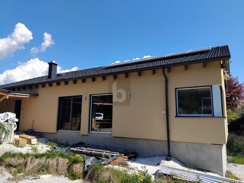 Ein traumhafter Bungalow in Verditz, ideal für Naturliebhaber und Sonnenanbeter! Mit 3 Zimmern, einer Wohnfläche von 126 m² und einem riesigen Grundstück von 2008 m² bietet diese Immobilie alles, was das Herz begehrt. Gebaut nach neuestem Standard mi...