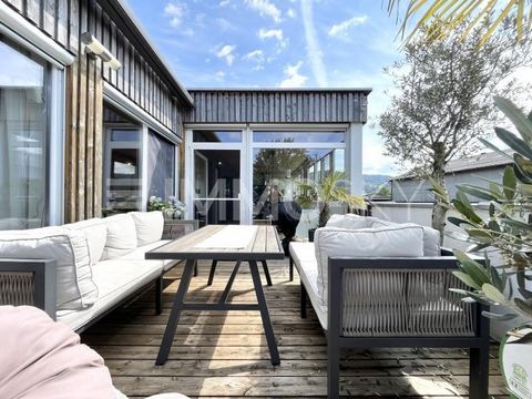Maison confortable avec jardin idylle +Une cheminée confortable offre une chaleur agréable et un sentiment de sécurité par temps froid +Le poêle suédois crée également une atmosphère chaleureuse et fait des soirées d’hiver un moment fort +Une véranda...