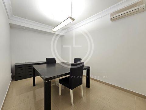 Private Offices for Businesses and Professionals in Vilamoura We offer several private offices in our workspace in Vilamoura, ideal for companies, freelancers, or professionals looking for a functional and well-located workspace, without the need to ...