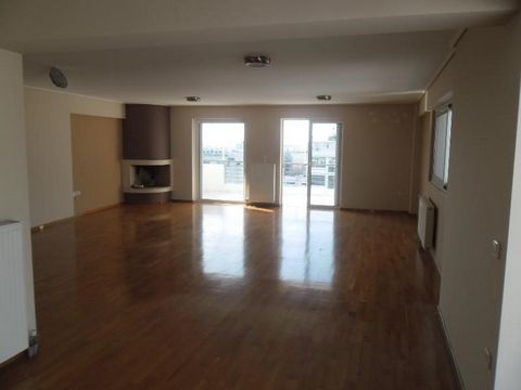 Агадимия Платонос, Афины. На продажу продается квартира площадью 165 кв.m. на 8-м этаже. Он расположен в недавно построенном 8-этажном жилом доме, который был построен в 2009 году и состоит из 15 квартир. Квартира яркая, имеет неограниченный вид на А...