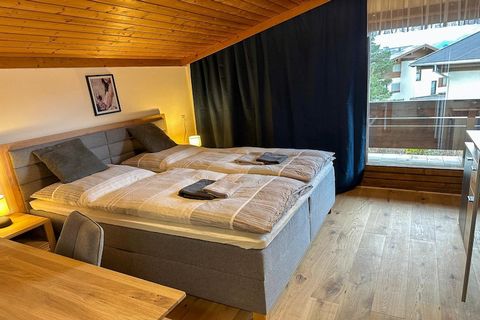 Diese charmante Dachgeschosswohnung bietet einen funktionalen und gemütlichen Rückzugsort – perfekt für alle, die Ruhe und Natur suchen. Der kombinierte Wohn- und Schlafbereich verfügt über ein ausklappbares Doppelbett – der ideale Ort zum Entspannen...
