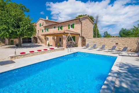 ID CODE: ALG-2672 Robert Budimir Agent s licencom Mob: +385 95 363 1892 Tel: +385 52 204 933 E-mail: robert@alphaluxegroup.com https://alphaluxegroup.com Marijana Budimir Agent s licencom Mob: +385 95 363 1893 Tel: +385 52 204 933 E-mail: marijana@al...