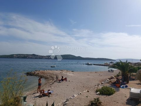 An extraordinary two-story, four-room apartment in Seget Donji is for sale, an ideal home for those who want to experience the real magic of the Mediterranean lifestyle. This spacious apartment with a total area of ​​132.29 m2 and additional terraces...