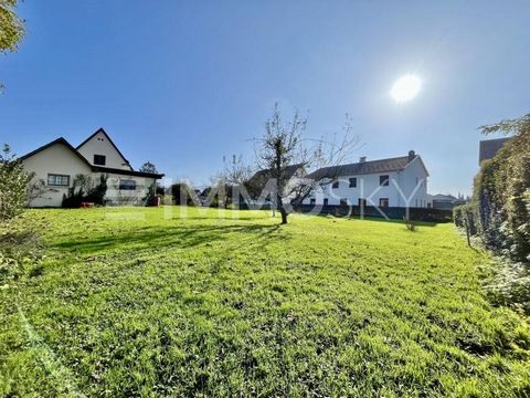 Chance rare pour un terrain à Lauterach. Avec environ 710 mètres carrés, cette propriété offre suffisamment d’espace. Dont terrain d’accès env. 90m² Propriétés: + Emplacement : Environnement calme et ensoleillé + Emplacement : Offre une intimité agré...