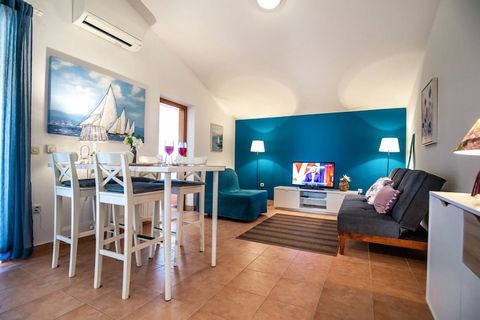 Este acogedor apartamento de un dormitorio en Fažana es el refugio ideal para hasta tres personas. Con una amplia distribución de 60 m², ofrece un ambiente acogedor y moderno, con un cómodo dormitorio y una cocina bien equipada. El apartamento incluy...
