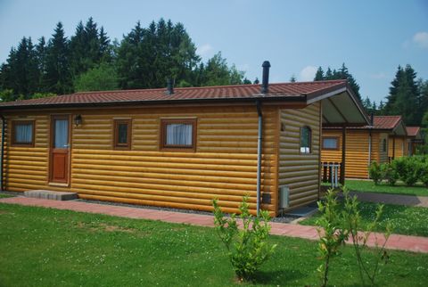En el corazón de la región de Eifel, con su paisaje fantástico, a una altitud de 470 metros, se encuentra la 