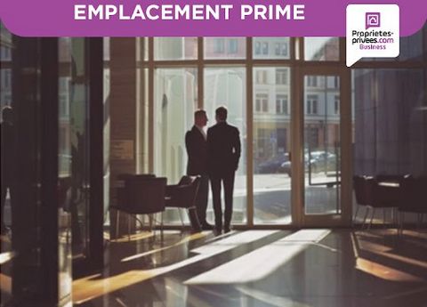 75004 PARIS LE MARAIS BHV - EMPLACEMENT N°1. BEAUCOUP DE PASSAGE Laurent THIERY vous propose la cession de bail de cette BOUTIQUE de 50 M² en RDC, BAIL TOUT COMMERCE (sauf restaurant), situé dans une rue principale commerçante du quartier du MARAIS, ...