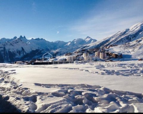 Sulle alture di La Toussuire, a 1750 m di altitudine, a 20 minuti da Saint Jen de Maurienne, Ti offro questo confortevole monolocale per 4 persone, godrai del suo esterno con una grande terrazza esposta a sud e una vista a 360° sulle nostre bellissim...