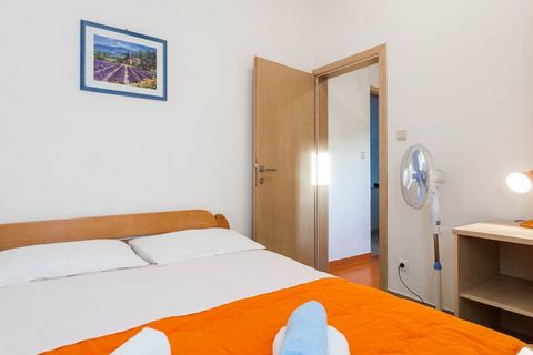 This property is 1 minute walk from the beach. Offering a garden, Apartments Karlo offers accommodation in Vinjerac. Zadar is 25 km away. Free private parking is available on site. The accommodation is air conditioned and features a seating area. Som...