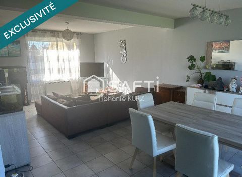 Pavillon individuel de 2008 dans un quartier résidentiel sur Verquin, à proximité de Béthune et de son accès A26 et commerces. La maison offre environ 90m² habitables et est super fonctionelle. Idéale pour une vie de famille, elle offre au rez-de-cha...