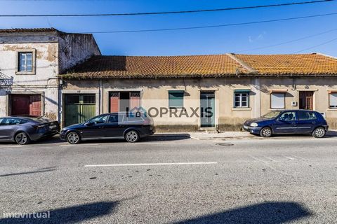 Located in the heart of the village of Chamusca, this 4 bedroom villa offers an excellent opportunity for those looking for a spacious home with great potential for appreciation. Located in a central area, with easy access to shops, services, schools...